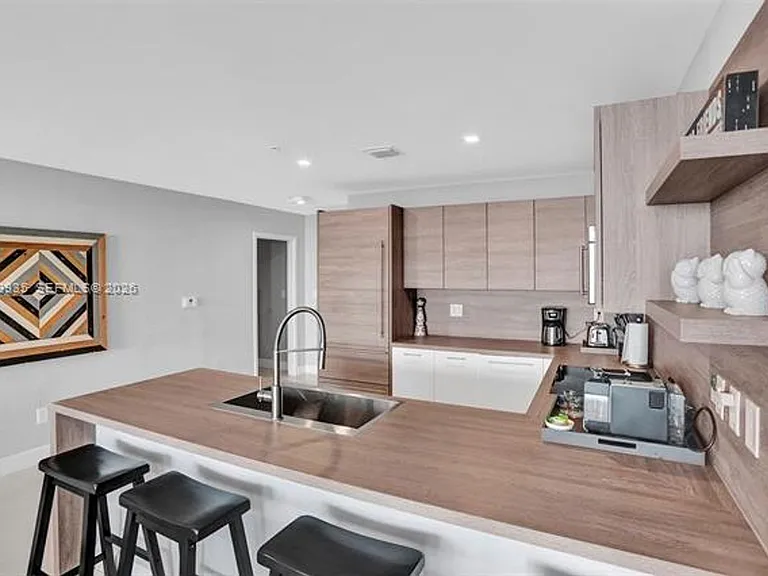 400 Sunny Isles Blvd #2021 — Photo 3