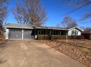 2155 E Ridgewood Dr, Springfield, MO 65804