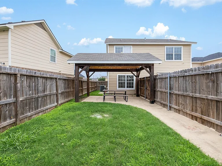 2610 Mandi Ct — Photo 8