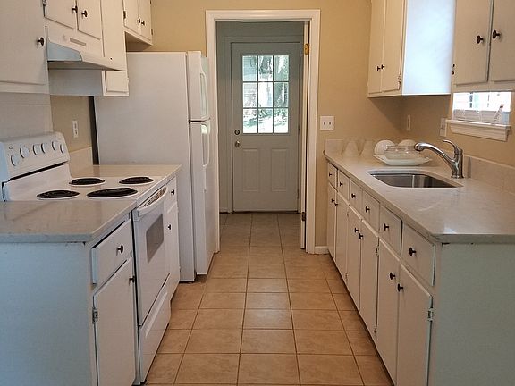 4th image of 1010 Bethany St