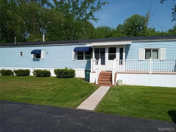 2141 River Rd Trailer 8, Niagara Falls, NY 14304