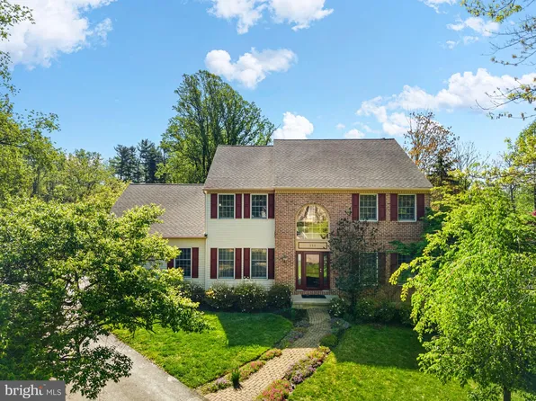 111 Brookhollow Dr, Downingtown, PA 19335