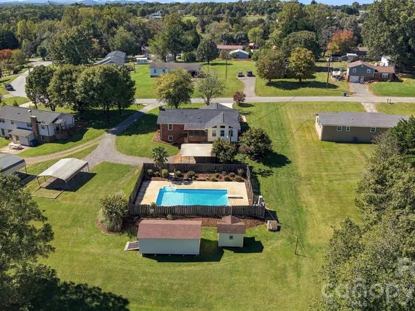 139 Greenlea Cir, Taylorsville, NC 28681