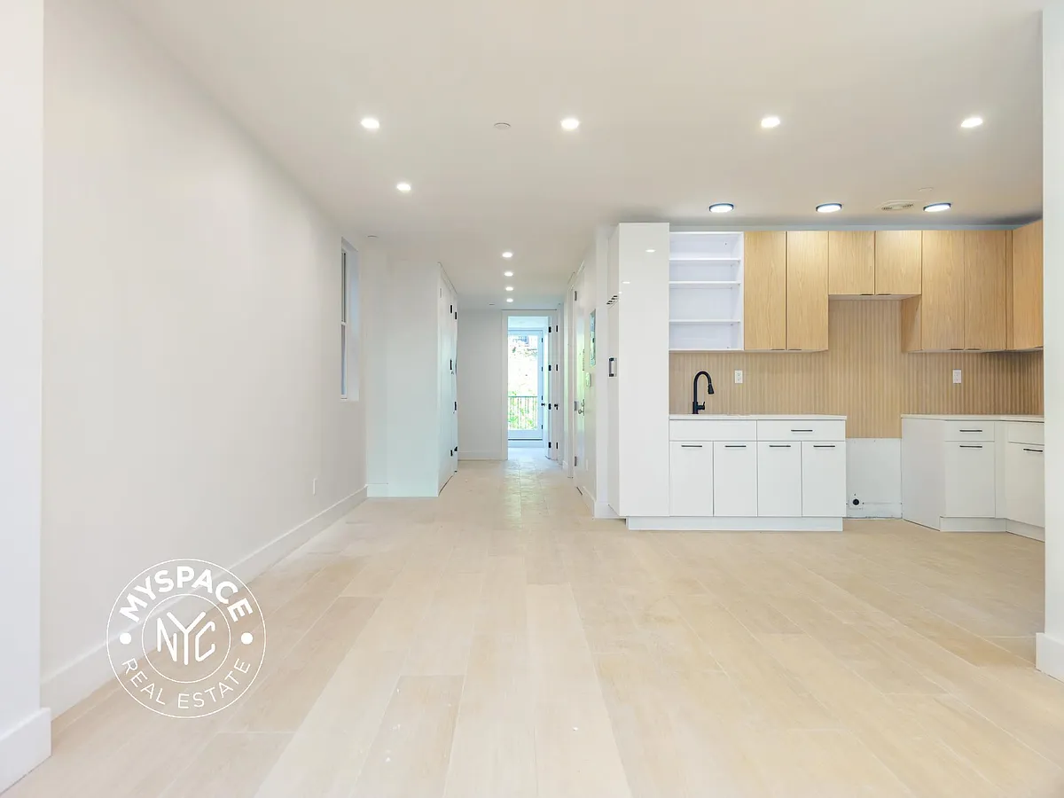 Building Photo - 638 Lafayette Ave #4A