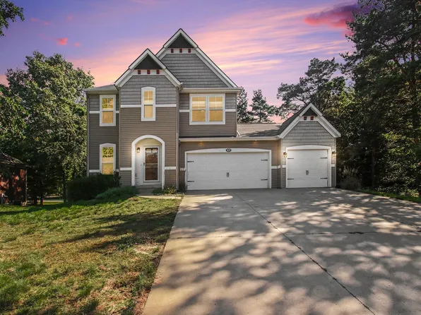 809 Ashlee Dr, Norton Shores, MI 49441