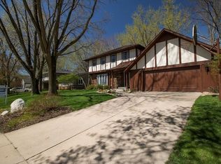 4240 Sunland Ct SE, Cedar Rapids, IA 52403
