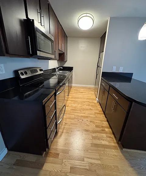 Park East Apartments — Photo 8