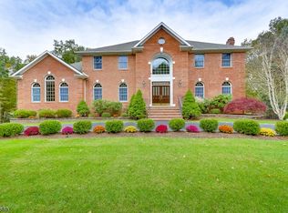 110 Fountain Dr, Ringwood, NJ 07456