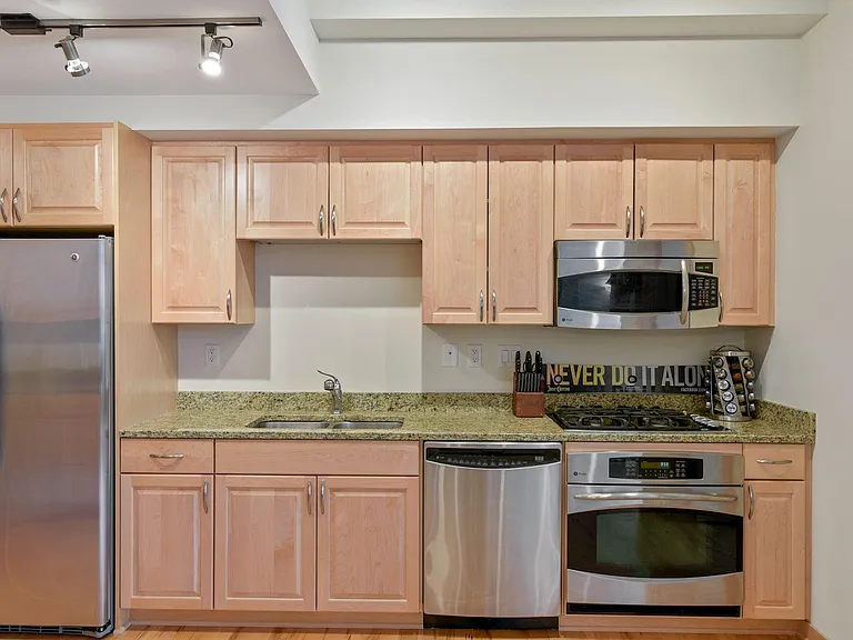 215 10th Ave S #735 — Photo 6