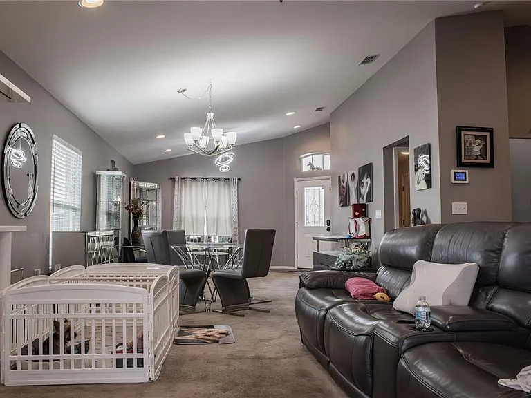 2628 Sunset Cir — Photo 9