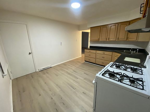 4th image of 7209 Jenwood Ave
