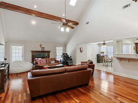 5th image of 1700 Lake Maurepas Dr
