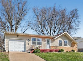 1204 Sunnyside Cir, Cedar Falls, IA 50613