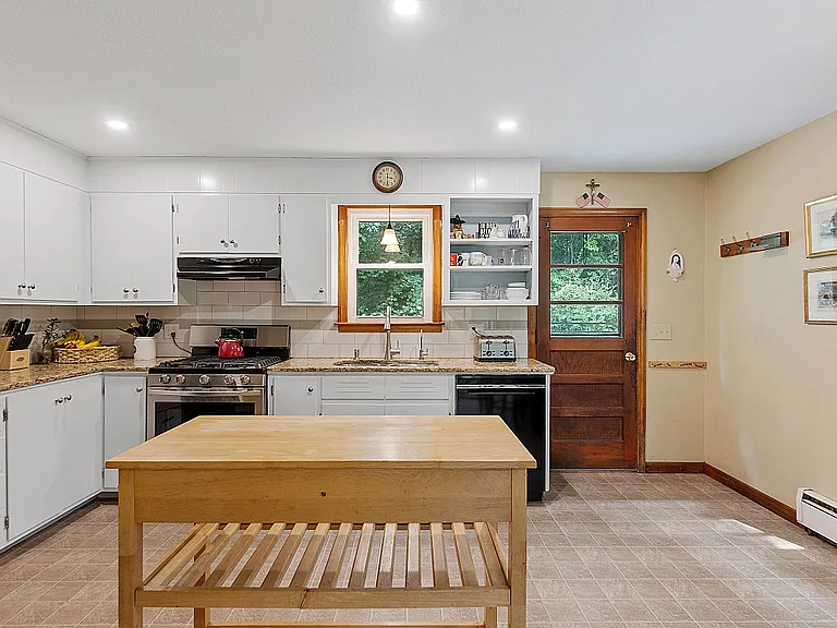 590 Ashby State Rd — Photo 5