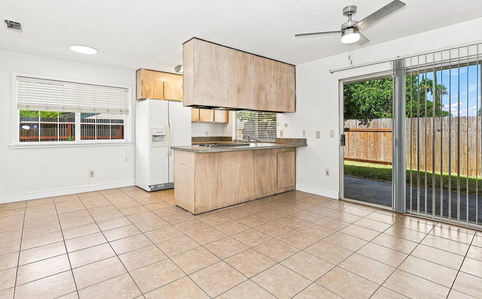 3 bed, 2.0 bath, 1353 sqft, $2,495 — Photo 3