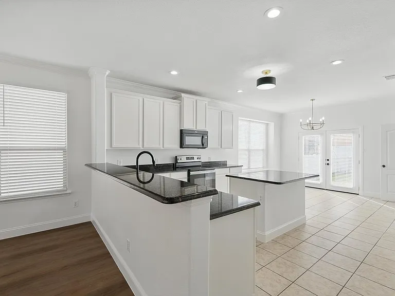 924 Charleston Ln — Photo 12