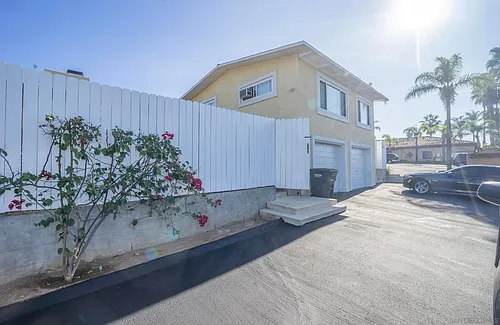 432 Civic Center Dr Photo 1