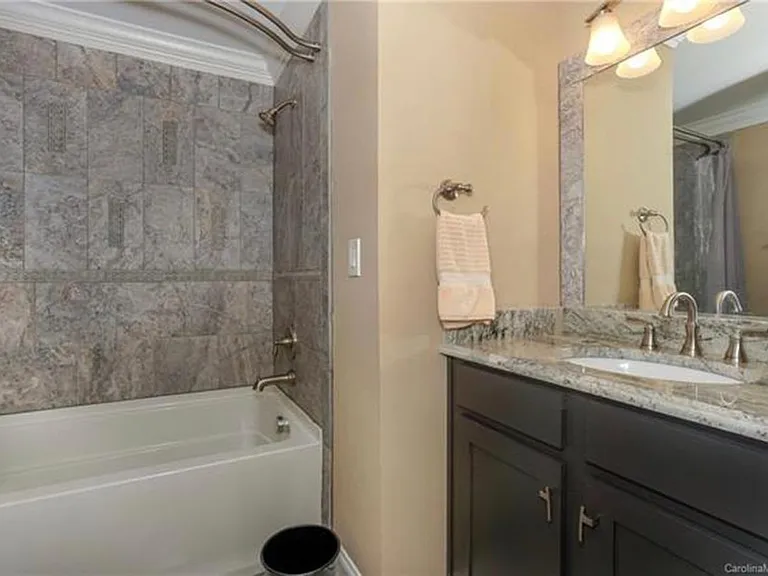 1217 Torrence Cres — Photo 11