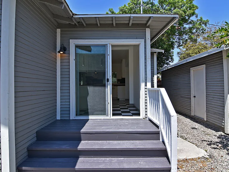 1030 N Avenue 54 — Photo 9