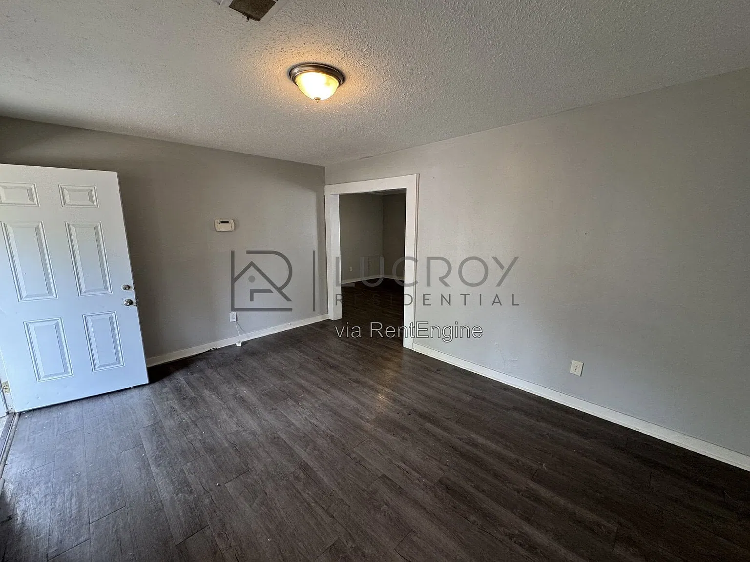 3 bed, 1.0 bath, 1115 sqft, $1,050 — Photo 3