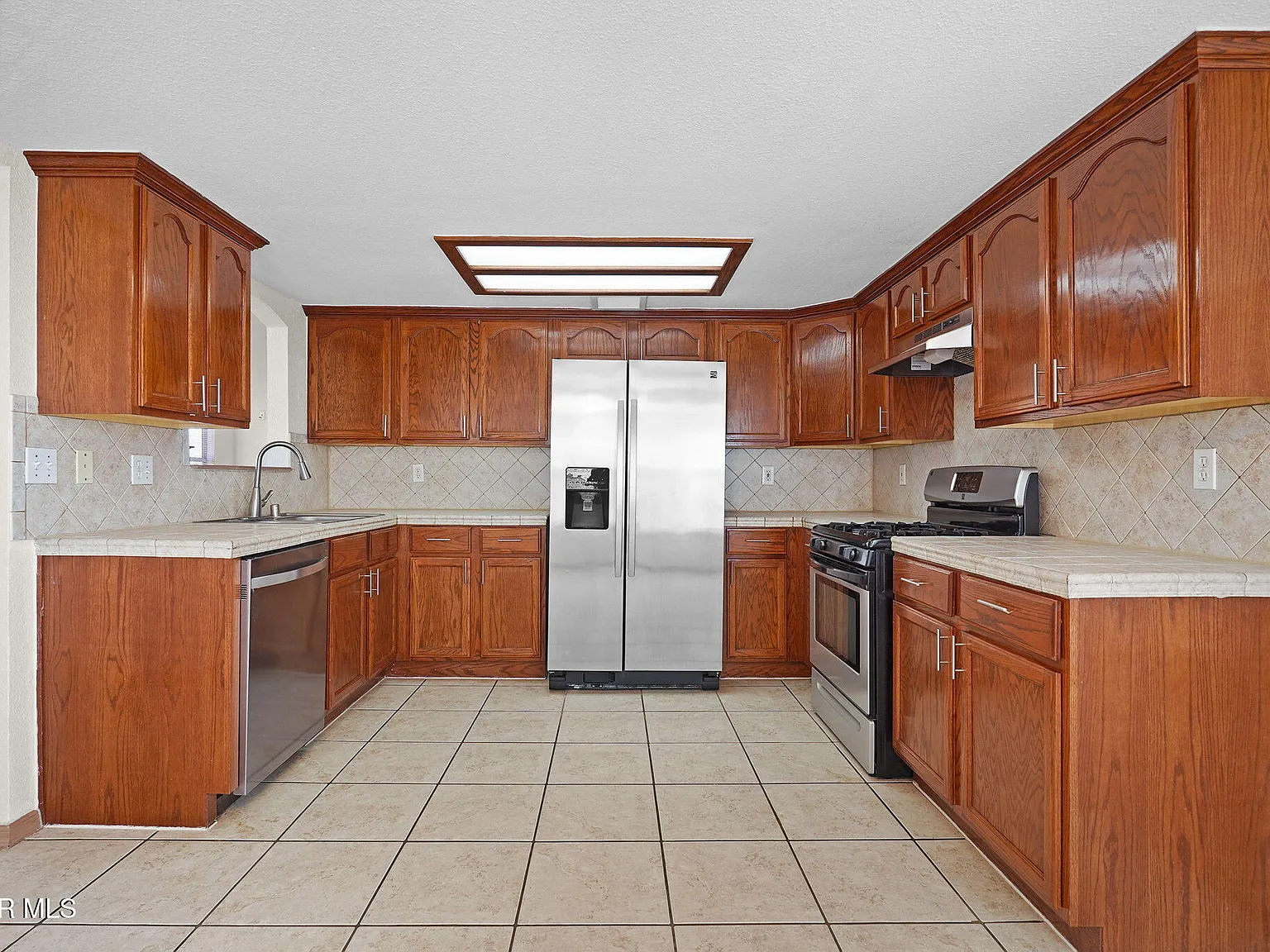 4 bed, 3.0 bath, 2255 sqft, $1,900 — Photo 3