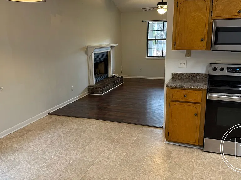 806 W Oxford Ln — Photo 13