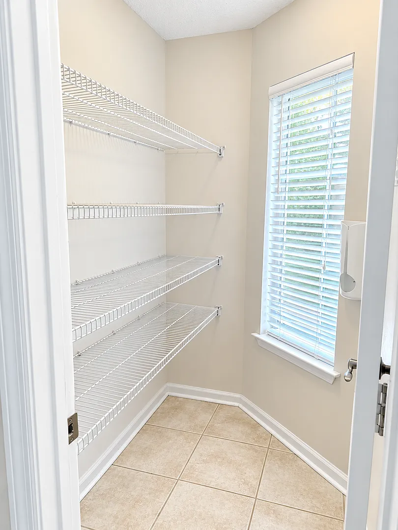 3 Bed 2 Bath Home Located Off Quacco Road In Savannah! Available Now!! $1,000 Off First Full Mont... — Photo 4