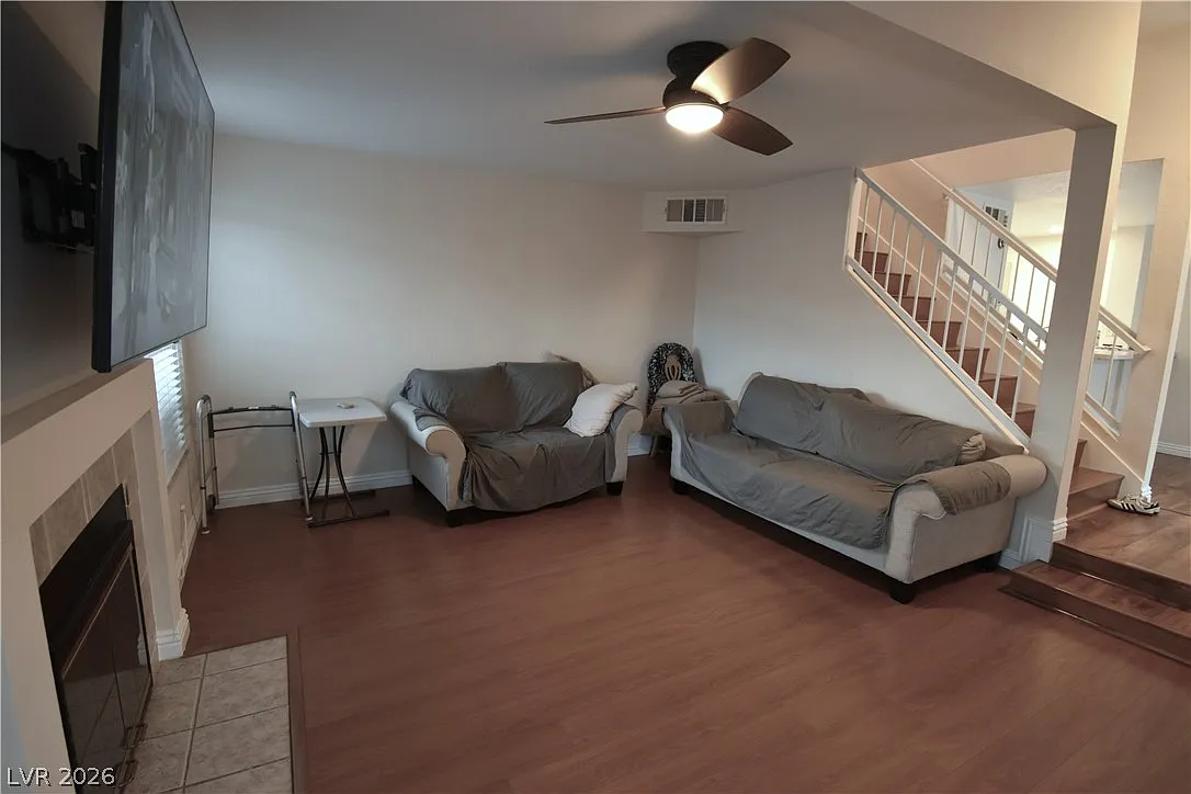 3 bed, 2.5 bath, 1311 sqft, $1,850 — Photo 3