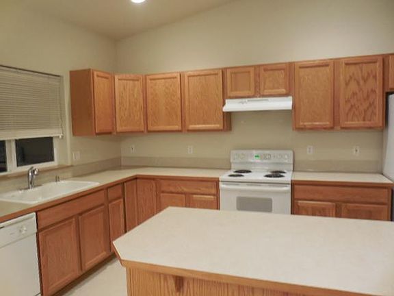 3rd image of 11813 127th Street Ct E