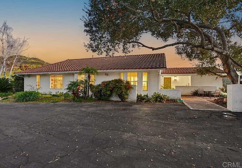 1st image of 2073 Willow Glen Rd