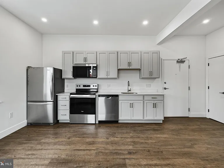 123 S Main St #10 — Photo 4