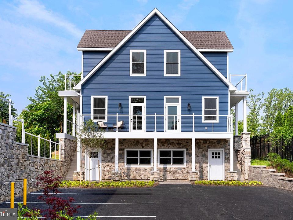 1st image of 168 John St #3