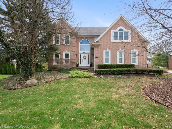 8983 Quail Cir, Plymouth, MI 48170