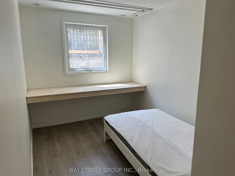460 Chartwell Rd — Photo 7
