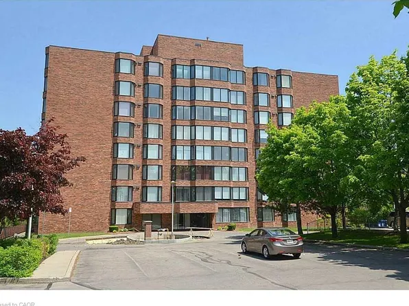 200 Limeridge Rd W #306, Hamilton, ON L9C 7M7