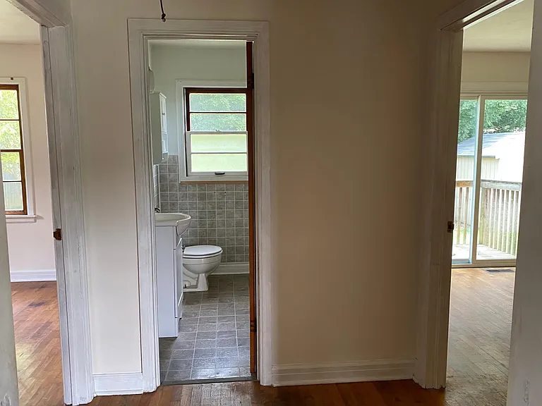 408 Henderson Dr — Photo 6
