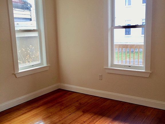 3rd image of 1085 Dorchester Ave #1