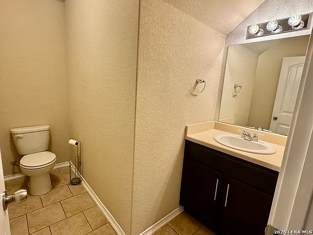 3 bed, 2.5 bath, 2240 sqft, $1,800 — Photo 4