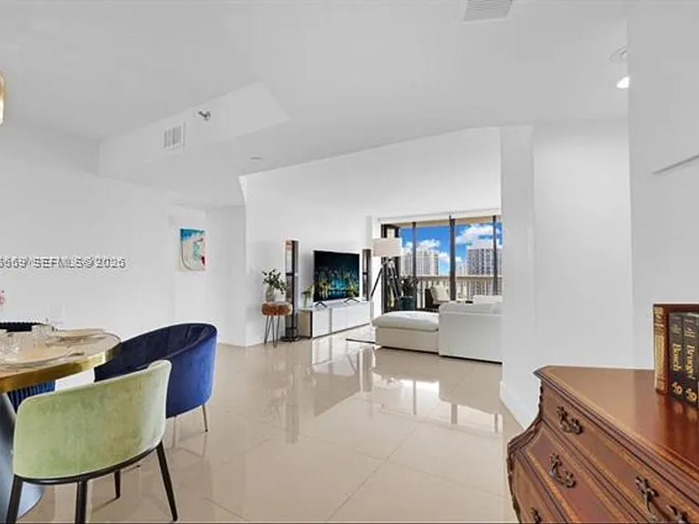 1000 W Island Blvd #2508 — Photo 4