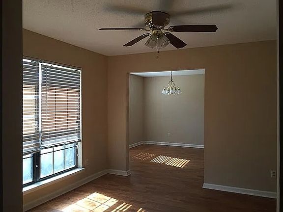 5th image of 1646 Latham Ct