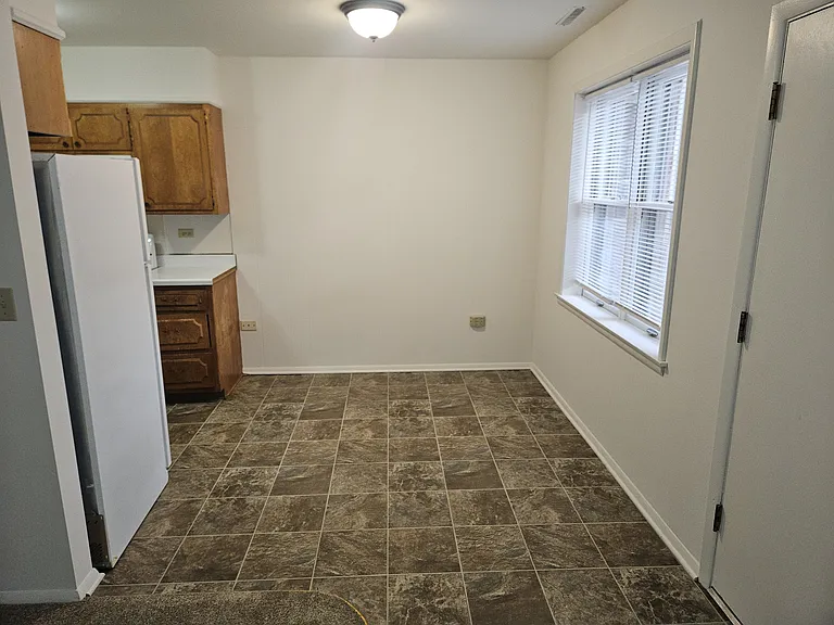 417 W Jefferson St #W2 — Photo 4