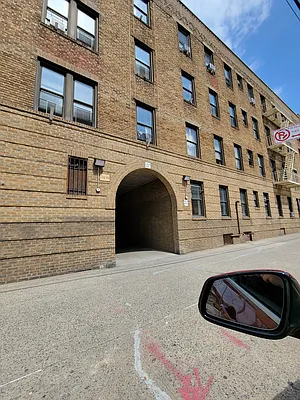 Rented by Metro Park Realty Inc | media 23