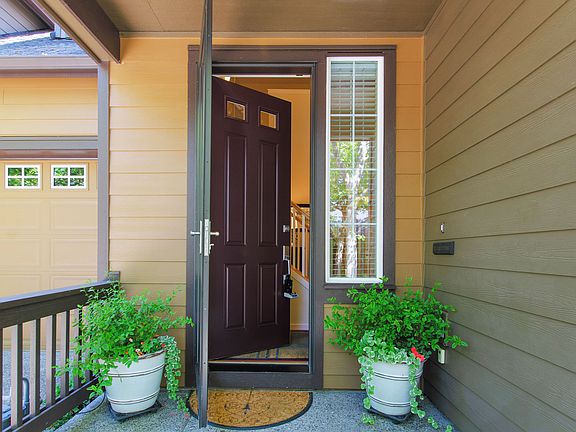 3rd image of 866 NE 73rd Ave