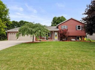 2136 W Roselawn Dr, Appleton, WI 54914