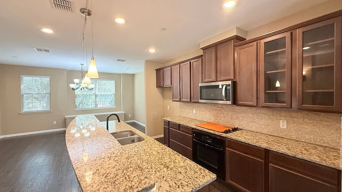 3 bed, 3.5 bath, 2517 sqft, $2,900 — Photo 4