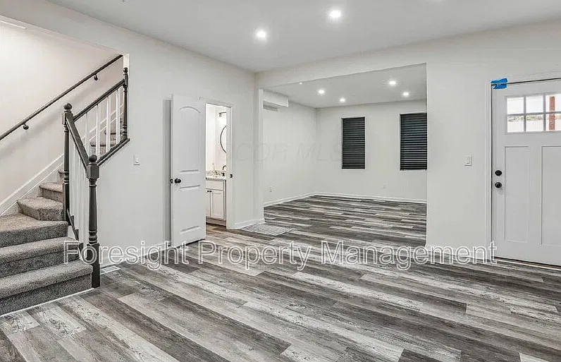 3 bed, 2.5 bath, 1376 sqft, $1,895 — Photo 4