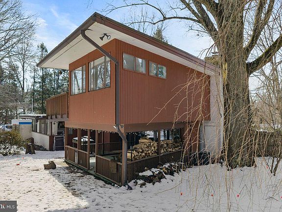 3rd image of 1112 General Saint Claire Rd