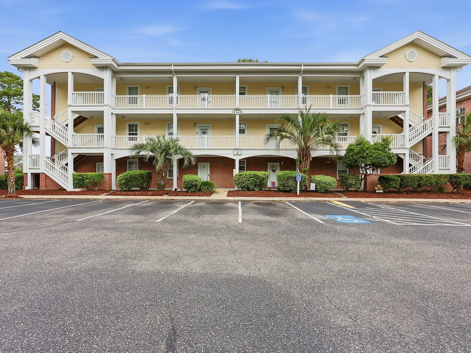 2 bed, 1025 sqft, $1,850 — Photo 2