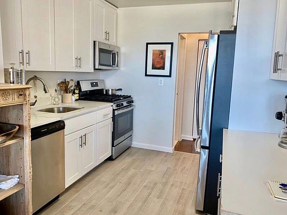 2nd image of 860 E Broadway APT 6N