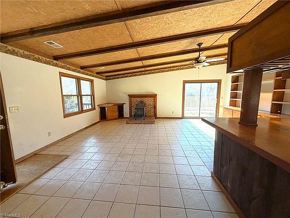 3rd image of 3065 Greenhouse Rd